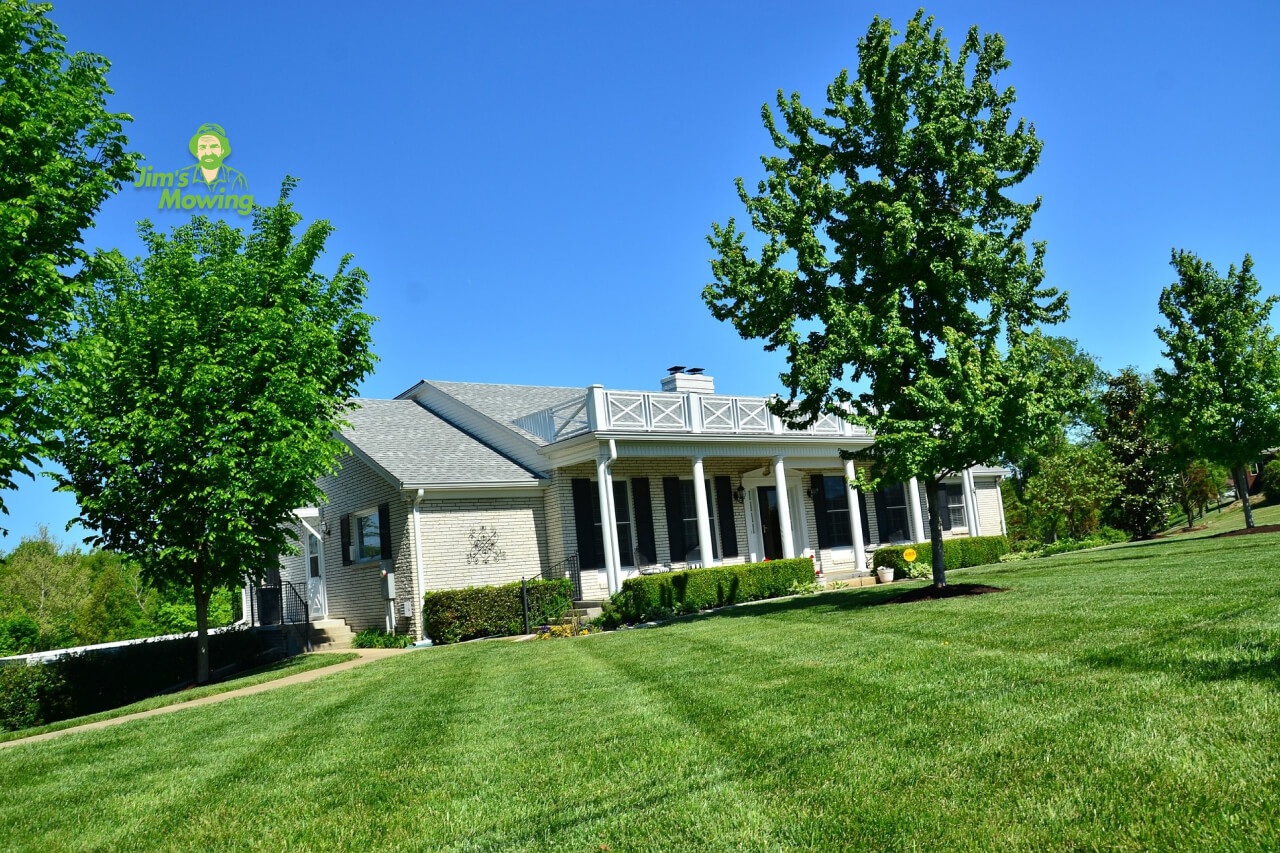 house with a beautiful lawn - Jim's Mowing